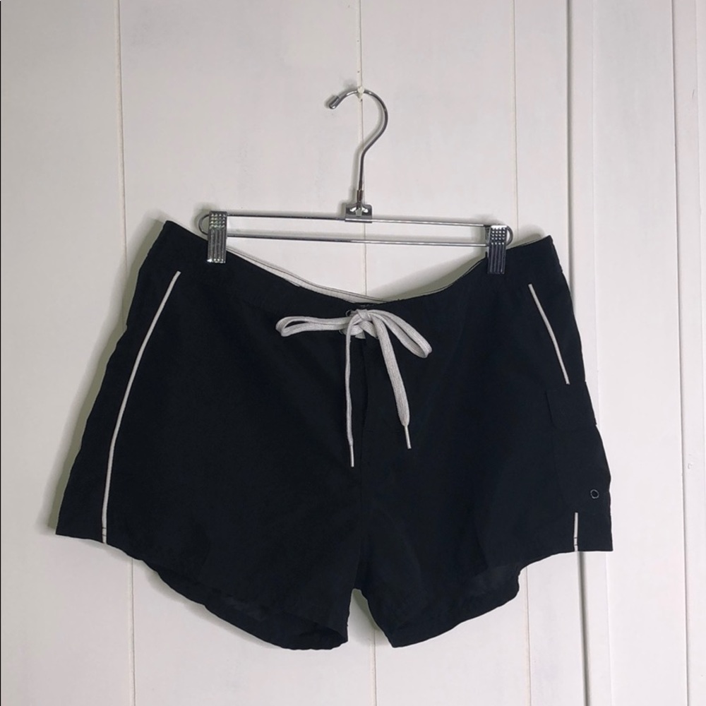 CLOSING SALE ‼️O’Neill Black and white shorts